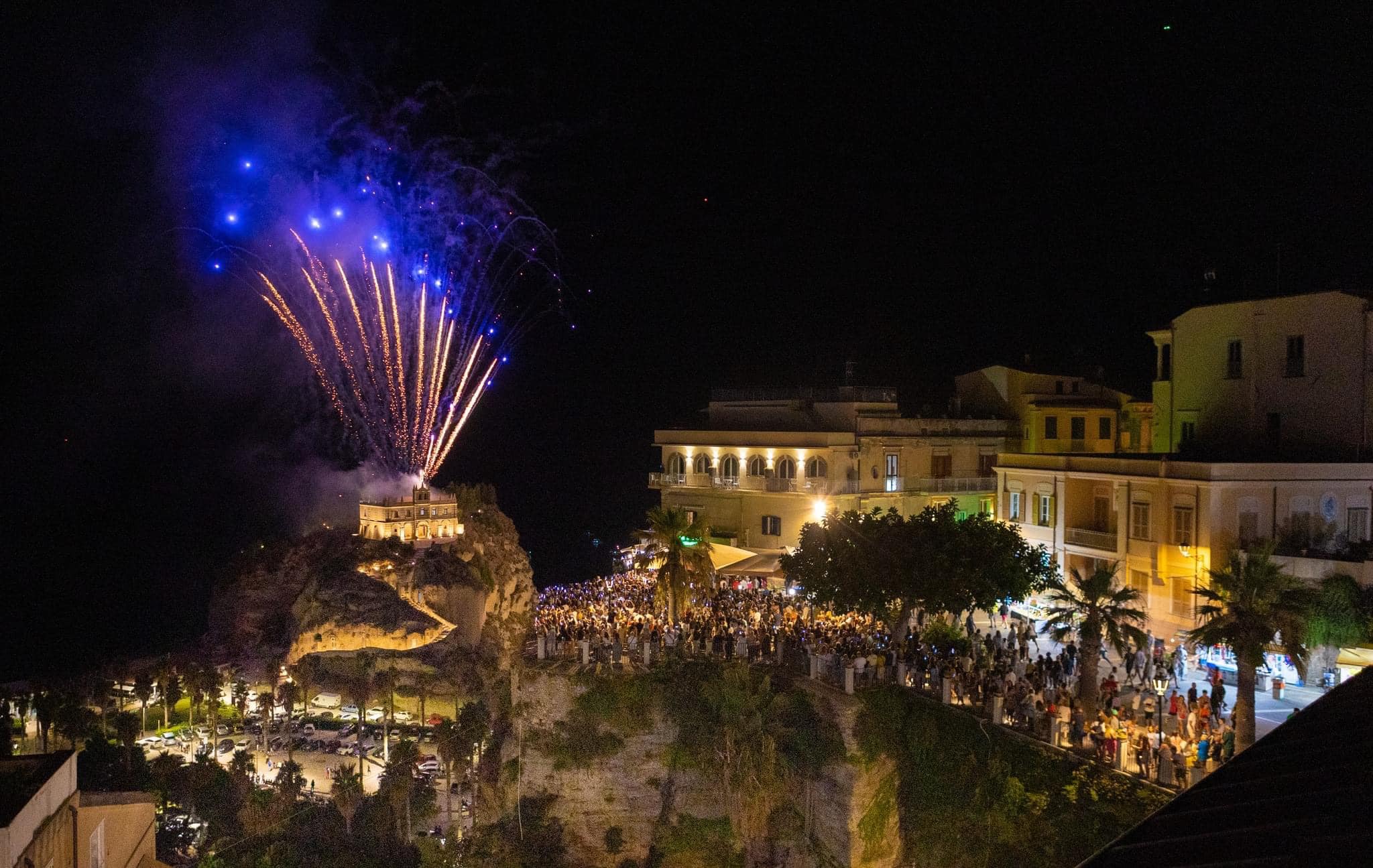 TROPEA FERRAGOSTO CON NUMERI DA RECORD Approdo Calabria