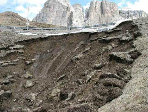 Frane, tre morti a Massa