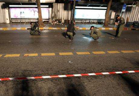 Granata contro bus a Bangkok