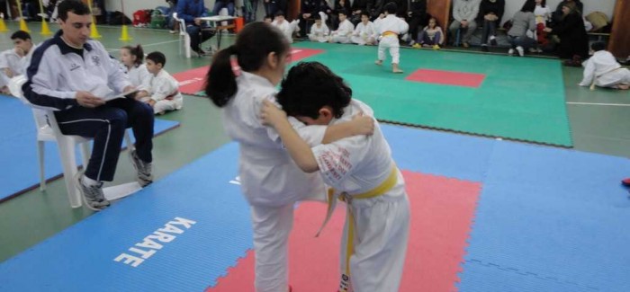 Al via il corso di Karate organizzato per l’Oratorio Benedetto XVI di Platania Il corso a cadenza settimanale ed in modo del tutto gratuito, si tiene ogni giovedì dalle ore 15 alle ore 17 nelle palestra della locale Scuola Media “Felice Mastroianni” messa a disposizione dall’Amministrazione comunale