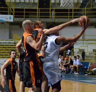 Basket: Treviso vs Viola 83 – 76 I neroarancio cedono nel finale