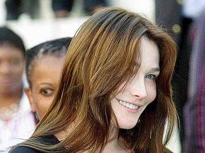 Gossip d’Oltralpe, Carla Bruni sarebbe incinta e l’Eliseo non smentisce