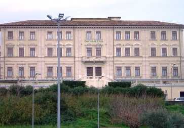 Sanità: dipendenti Betania incatenati su viadotto Catanzaro