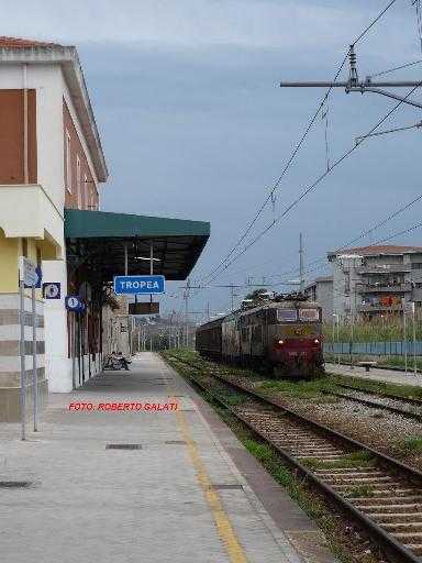 Nuovo raid vandalico nella stazione di Tropea, il quinto del 2011