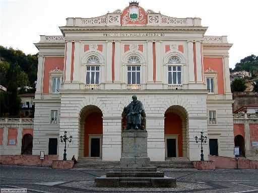 A lezione nel teatro Rendano