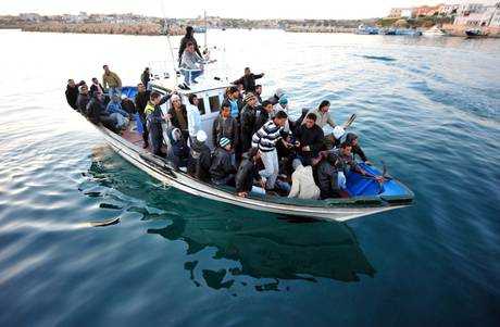 Dramma a Lampedusa: 25 cadaveri su barcone