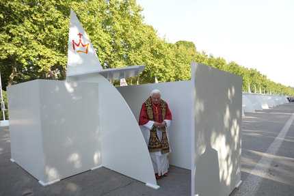 Madrid, il Papa confessa quattro giovani