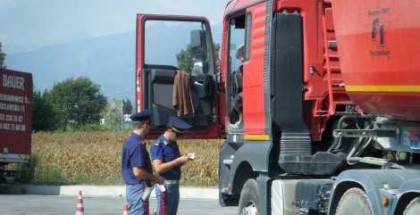 polizia_controlla_camion