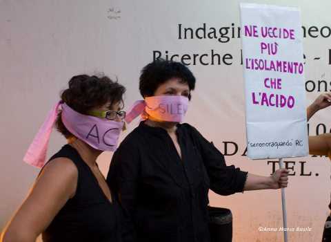 “Chi collabora non deve morire più ingoiando acido”