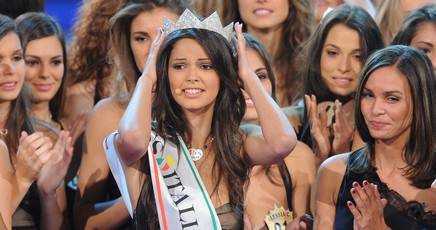 Il comitato per la liberazione di Francesco Azzarà si congratula con Miss Italia