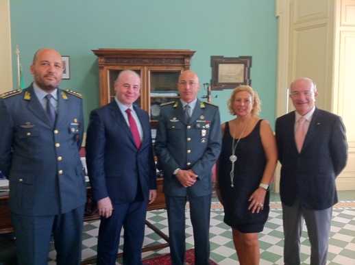 Il comandante provinciale della Guardia di finanza ed il suo successore in visita da Raffa