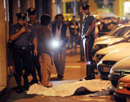 Ucciso con 10 colpi di scimitarra a Torino, mano amputata