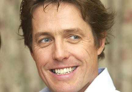 Fiocco rosa per lo scapolo Hugh Grant