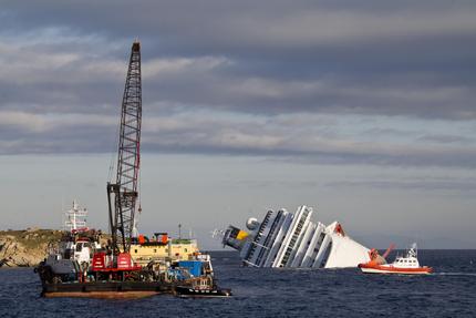 La Concordia si muove, stop alle ricerche