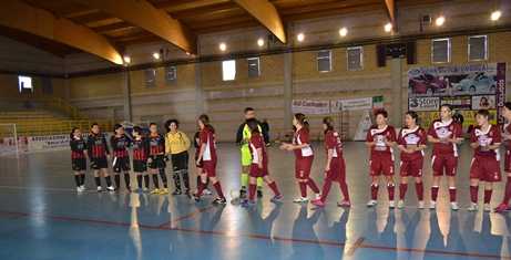 Locri in campo contro la Lazio, vince lo sport Un applauso fragoroso ha salutato al Palazzetto dello sport di Locri l'ingresso delle formazioni dello Sporting Locri e della Lazio, che si affrontano per l'11/a giornata del campionato di calcio a cinque femminile di Serie A