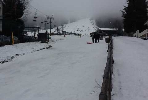 Gambarie, la nevicata notturna permette l’apertura delle piste Per un guasto ad un trasformatore funziona una sola seggiovia 