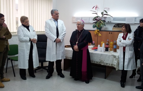 Mons. Luigi Antonio Cantafora visita il Ser.T. cittadino