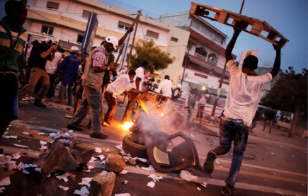 Senegal: scontri studenti-polizia durante protesta a Dakar