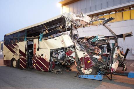 Svizzera: bus si schianta in tunnel, è strage di bambini