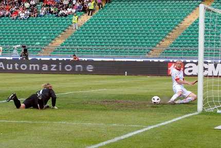 Calcioscommesse, Masiello ammette: ‘Feci autogol per soldi’. Gip: ‘Erano in grado di falsare campionato serie A’