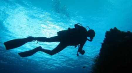 Sub incastrato in una grotta a Praia a Mare