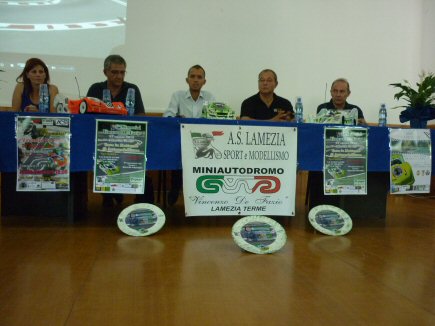 Gara in notturna di automodellismo. A Lamezia il V memorial “Vincenzo De Fazio”