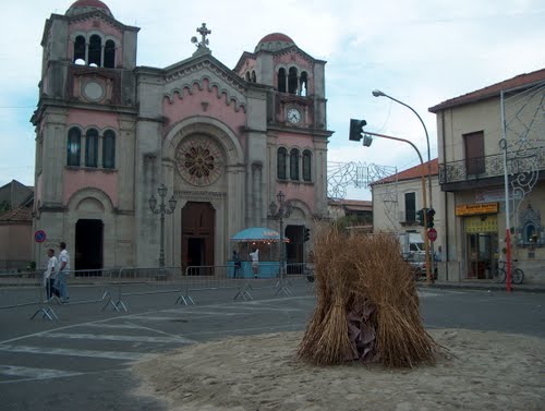 “U ‘Mbitu”, il tradionale falò che apre la festa in onore della Madonna della Montagna