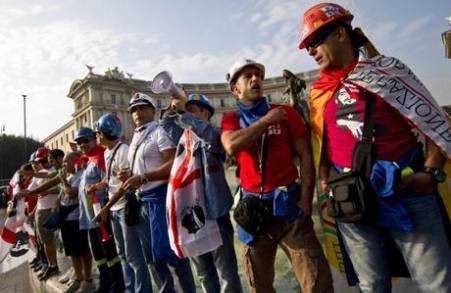 Alcoa: operai in piazza a Roma