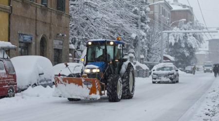 Calabria centro-settentrionale sotto la neve Nel capoluogo disagi soprattutto per la circolazione. Forti nevicate nella Presila Catanzarese dove il manto ha superato anche i 20 centimetri