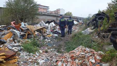 La polizia provinciale sequestra una discarica abusiva di 30.000 mq