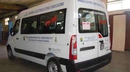 Crotone: un nuovo minibus elettrico per l’Amp