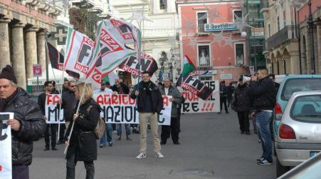 Anche a Crotone la manifestazione nazionale “L’Italia nel caos, Forza Nuova al potere”