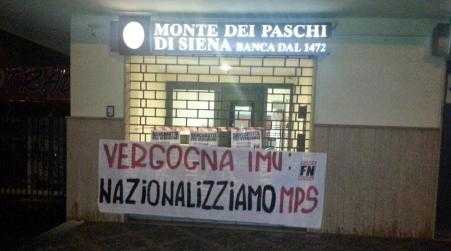 Militanti di Forza nuova sigillano simbolicamente molte sedi calabresi del Monte paschi di Siena