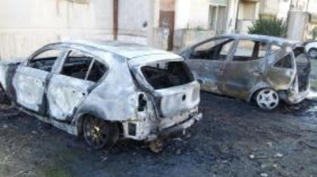 Isola Capo Rizzuto, incendiata nella notte l’auto del candidato sindaco Bruno