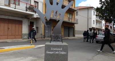 monumento memoria_giuseppe_cirigniano