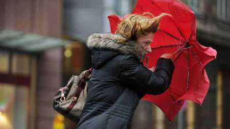 Pioggia e vento forte in tutta la Calabria. Famiglie evacuate nel cosentino