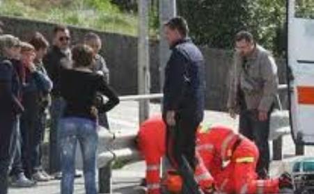 Auto si schianta in un bar, 4 morti