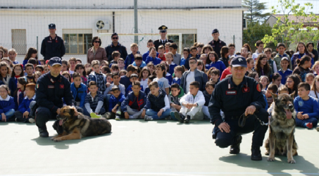 Bianco, i carabinieri dalla compagnia e i cinofili del gruppo operativo Calabria a scuola di legalità