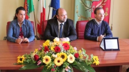 Crotone, il presidente della Provincia premia la giovane tennista Angela Scarfò