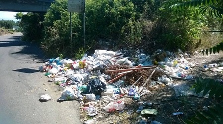 Discariche a cielo aperto nella zona ovest di Lamezia