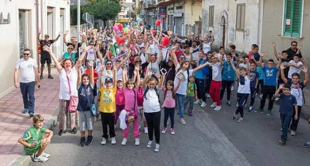 Gioia Tauro, grande successo per la “Urban trekking” organizzata dalla SudTrek La "passeggiata" si è svolta in occasione della Giornata del Camminare