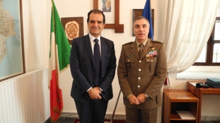 Enzo Bruno in visita al comandante del comando militare Vito dell’Edera Il presidente della Provincia di Catanzaro ha voluto rivolgere personalmente al generale dell’Edera il proprio saluto in una visita istituzionale che ha registrato, prima di tutto, la reciproca disponibilità a qualsiasi tipo di collaborazione