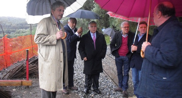 Luigi Fedele verifica lo stato dei lavori sulla tratta Gioia Tauro – Palmi L’assessore regionale ai trasporti ha effettuato un sopralluogo presso la stazione e l’autostazione di Ferrovie della Calabria a Gioia Tauro 