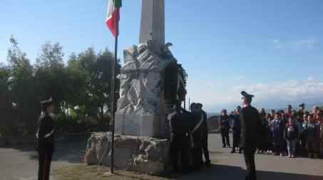 Anche Gerace celebra la Giornata dell’unità nazionale e delle forze armate Il sindaco Varacalli: “Rendiamo onore al tributo di vite umane versato dalle nostre forze armate perché esempio del senso del dovere e dell’ideale di patria che dovrebbero accomunare tutti noi cittadini italiani”