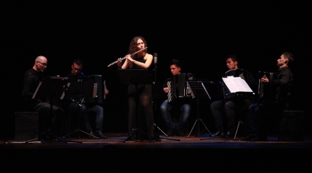 Grande successo per il concerto dell’Accordion’s quintet e di Sarah Rulli Al teatro comunale di Badolato per la residenza MigraMenti