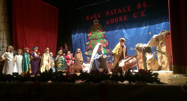 Il significato del Natale spiegato dai bambini La Scuola dell’infanzia Disneyland ha messo in scena uno spettacolo per adulti e piccini sul valore delle festività natalizie