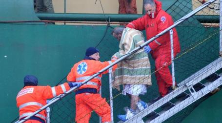 Traghetto in fiamme: 10 morti, decine di dispersi. Indagati comandante e armatore di Norman Atlantic Passeggero racconta: "Ho visto quattro persone morte, con i miei occhi, erano davanti a me"