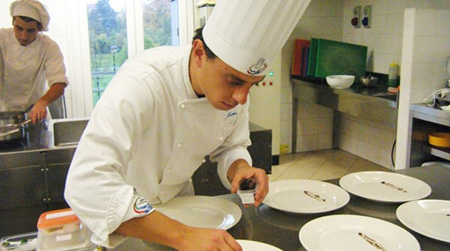 Il gioiese Alessio campione nazionale di cucina calda Lo chef pianigiano ha ottenuto un altro straordinario risultato capitanando una squadra di ottimi cuochi agli Internazionali d'Italia di cucina