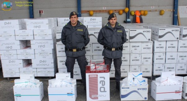 Sequestrate al porto di Gioia Tauro 14 tonnellate di sigarette Il carico di sigarette recanti false indicazioni sull’origine e qualità, era stivato in un container proveniente dagli Emirati Arabi Uniti