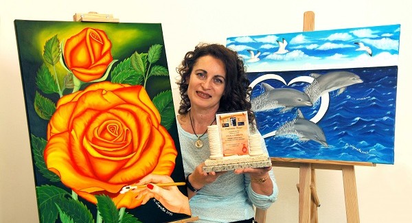 Premio Lupiae 2015 alla pittrice Angela Loprete L’artista di Girifalco, trapiantata a Roccelletta di Borgia, continua a raccogliere consensi in Italia ma anche all'estero 